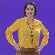 Coach titulada especializada en empoderamiento. A toda mujer que requiera fortalecer su autoestima y confianza en ella misma.